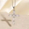 Elegante silberne Zirkon-Kreuz-Halskette mit rechteckigen, klaren, funkelnden Steinen - C00036 / 18K-Gold