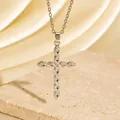 Elegante Halskette mit gedrehtem Kreuzanhänger aus Silber und klaren Zirkonsteinen - C00023 / 18K-Gold