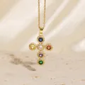 Elegante goldene Kreuzhalskette mit glänzenden mehrfarbigen Zirkonsteinen für Damen. - C00046 / 18K-Gold