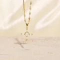 Exquisite goldene Kreuzkette mit funkelnden Herz- und Baguette-Zirkonia Kristallen - C00032 / 18K-Gold