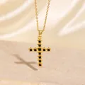 Elegante goldene Kreuzkette mit funkelnden schwarzen Zirkoniasteinen für einen Luxus-Look. - C00063 / 18K-Gold