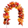 Künstliche Ahornblattgirlande in warmen Herbstfarben für die Dekoration - 6-Blatt Zyklus Stil / Orange Rot und Dunkelrot und Orange Gelb
