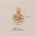 Elegante ciondolo a fiore di ibisco in acciaio inox placcato oro 18K, 12x15 mm - Ciondolo a Fiore Traforato (#15) / 1 Pezzo