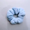 Chouchou en peluche bleu clair élégant pour accessoires de mode automne et hiver. - Bleu