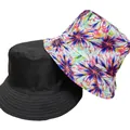 Dettaglio di un cappello da pescatore reversibile con motivi nero e tie-dye vivaci - M (56-58cm) / Stile Tie-Dye Vortice Colorato (7#)