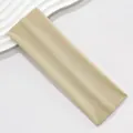 Gedetailleerd beeld van de kaki gebreide brede elastische hoofdband met stretch. - Khaki