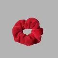 Choucou en peluche rouge doux avec texture moelleuse pour coiffures d'automne et d'hiver. - Rouge