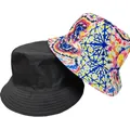 Primo piano di cappelli a secchiello reversibili neri e con motivo tie-dye - M (56-58cm) / Stile Tie-Dye Colore Vivace (25#)