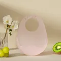 Zacht waterdicht roze siliconen baby slabbetje met zak en geometrisch patroon - Roze