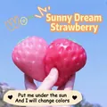 Giocattolo squishy fragola che cambia colore al sole per alleviare lo stress e rilassarsi - Stile Cambio Luce Fragola (1 Pezzo/Confezione) / Fotosensibile Rosa a Rosso