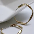 Eleganti orecchini a cerchio ritorti a forma di C placcati oro con perno in argento 925 - Stile a C Torta (4274C) / 2 Pezzi/Set / Oro