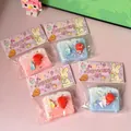 Détail de jouets squishy tartine à la fraise en emballage rose et bleu pastel ici. - Toast Épais aux Fraises / Rose/Bleu Aléatoire