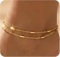 Nahaufnahme einer zwelagigen goldenen Fußkette mit feinen Bar-Anhängern am Knöchel. - Gold Doppelschicht-Balken-Stil (Stil 5) / Gold