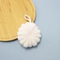 Morbida spugna da doccia bianca a forma di fiore per un esfoliazione delicata del corpo - Stile Corda Intrecciata / Bianco