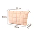 Grande borsa per cosmetici trapuntata color pesca con dimensioni di 25x16x5,5cm. - Rosa