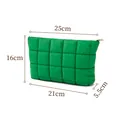Borsa da trucco trapuntata verde con dimensioni: 25cm larghezza, 16cm altezza, 5,5cm. - Verde