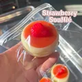 Erdbeer-Soufflé Squishy-Spielzeug mit realistischer Kuchentextur - Erdbeer-Soufflé-Stil