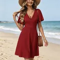 Abito rosso con scollo a V e maniche a volant in una splendida cornice marina. - S / Top E Pantaloni / Rosso