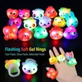 Anillos variados de goma suave con LED y caras de dibujos para fiestas infantiles - Anillo de Goma Suave de Animal Aleatorio
