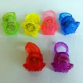 Set de vibrantes anillos de goma suave con LED intermitentes en forma de estrella y fresa - Anillo de Goma Suave de Estrella Aleatorio