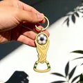 Décapsuleur porte-clés en forme de trophée doré avec motif football pour 2026 - Ouvre-bouteille de Football