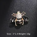 Broche abeille mignonne en finition dorée avec strass et émail noir pour femmes - Style Abeille (XD7995-2)