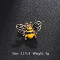 Broche abeille mignonne en émail jaune et noir avec finition dorée pour accessoire - Style Abeille (XD8869-1)