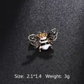 Broche abeille exquise plaquée or avec émail noir et blanc, taille 2,1 x 1,4 cm. - Style Abeille (XD8869-2)