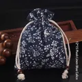 Pochette à cordon en lin bleu floral 12x15cm avec doublure en velours pour bijoux - 12x15cm Doublé de Velours / Floral de porcelaine bleue