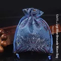 Pochette à bijoux en brocart bleu 12x15cm avec doublure en velours et motifs d'ondes - 12x15cm Doublé de Velours / Vagues Bleu Clair En Brocart