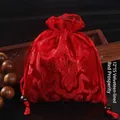 Pochette à bijoux rouge de style chinois avec cordon et doublure en velours 12x15cm - 12x15cm Doublé de Velours / Fortune Rouge