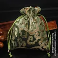 Élégante pochette à bijoux traditionnelle chinoise en brocart vert, 12x15 cm - 12x15cm Doublé de Velours / Vert Militaire Et Richesse