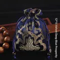 Pochette à bijoux brodée style chinois avec motifs dorés et doublure en peluche douce - 12x15cm Doublé de Velours / Richesse Du Bleu Profond