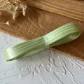 Elegante nastro di raso a righe verde chiaro per vestiti per bambole DIY e artigianato. - 10mm / Verde Menta