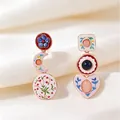 Boucles d'oreilles pendantes asymétriques en émail vintage avec motifs de fleurs. - Style Palais Géométrique Vintage (01kc Gold)