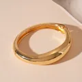 Brazalete rígido geométrico dorado minimalista de estilo retro elegante para mujer - Estilo Dorado