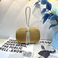 Κομψή χρυσή σατέν βραδινή τσάντα με αστραφτερή λαβή από στρας για ειδικές εκδηλώσεις - Χρυσό