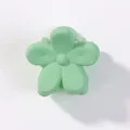 Kleine matte minzgrüne Haarklammer in Blumenform als Accessoire für Kinder und Damen - Mattes Blumen-Stil (20) / Hellminzgrün