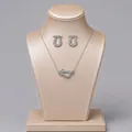 Elegante zilveren hoefijzer sieradenset met zirkoon ketting en bijpassende oorknopjes - Eenvoudige En Veelzijdige Zirkoonset Ns-j6593s