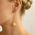 Elegantes pendientes largos minimalistas de margarita bañados en oro 18K de acero titanio - Pendiente Margarita E220