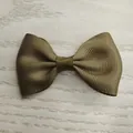 Kleine olijfgroene harikstrikspeld van grosgrain lint voor baby's en kinderen - 840