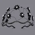 Serre-tête artisanal à fleurs noires et cristaux avec détails en strass pour photos. - Serre-tête en cristal polyvalent (TS-J3315BLK) / Noir
