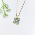 Elegante collana con ciondolo a quadrifoglio dorato con pietre grigie per donna - Stile Pietra Occhio di Gatto Cuore Grigio (Catena Dorata)