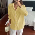 Lichtgeel casual damesshirt met lange mouwen en een handige borstzak voor vakantie - S / Geel