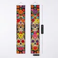 Tag der Toten Banner mit bunten Zuckerschädeln und Blumenmustern auf schwarzem Grund - Spruchpaar 33 / 180x30cm / 100D Polyester