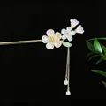 Traditioneller chinesischer Haarstab mit Quasten und weißen rosa Perlmuttblumen - Hellrosa Blume Künstliche Perle Quaste (2710)
