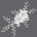 Accessoire de cheveux élégant avec fleurs acryliques blanches et perles fait main - Style Pince à Bec de Canard (HS-J7399S)