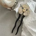 Elegant flower U-shaped hair fork with pearlescent acetate petals and black legs - Three-Petal Flower Hair Fork (J49-B1) / White