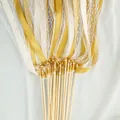 Varitas de cinta elegantes con encaje dorado y cascabeles para bodas y fiestas. - Varita de Encaje / Amarillo Dorado