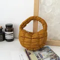 Elegante piccola borsa a nuvola trapuntata giallo senape con morbido manico imbottito - Marrone
